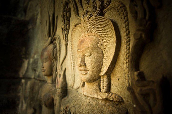 4-Day Angkor Circuits, Phnom Kulen, Roluos, Koh Ker and Beng Mealea Temple Tour (2/8)