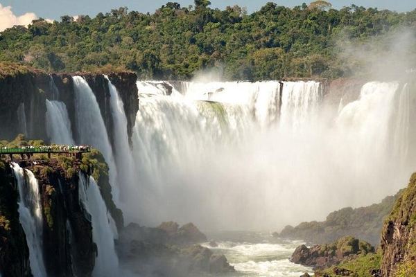 4-Day Iguassu Falls Package with 3 Hotel Nights, Itaipu Dam, Lunch and Airport Transfers