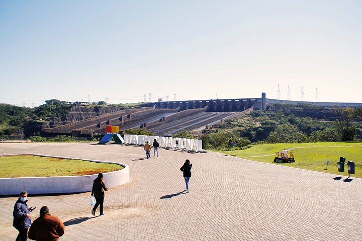 4-Day Iguassu Falls Package with 3 Hotel Nights, Itaipu Dam, Lunch and Airport Transfers (11/12)
