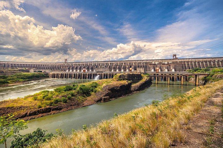 4-Day Iguassu Falls Package with 3 Hotel Nights, Itaipu Dam, Lunch and Airport Transfers (12/12)