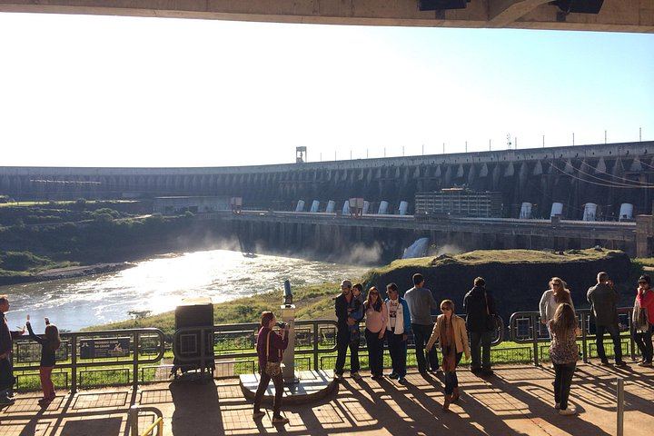4-Day Iguassu Falls Package with 3 Hotel Nights, Itaipu Dam, Lunch and Airport Transfers (4/12)