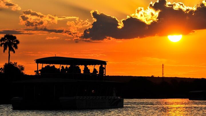 Victoria Falls and Chobe 4-Day Budget Safari With Boma Dinner and Drum Show (4/11)