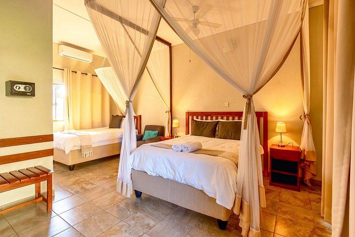 Victoria Falls and Chobe 4-Day Budget Safari With Boma Dinner and Drum Show (1/11)