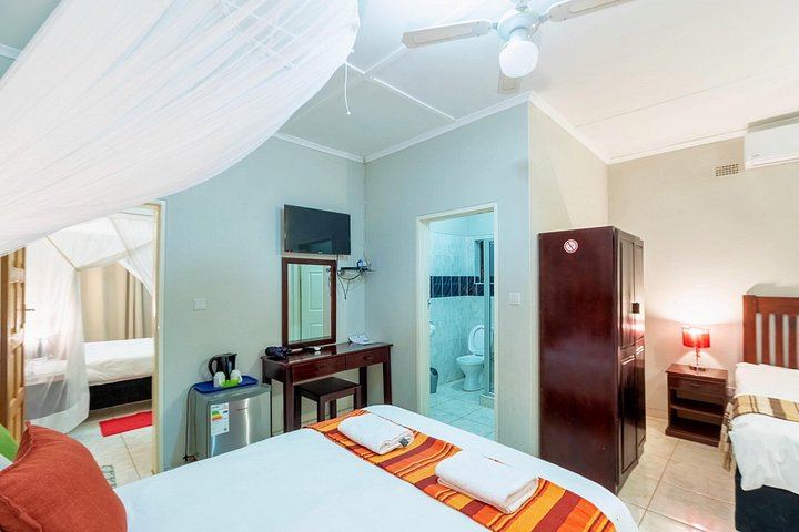 Victoria Falls and Chobe 4-Day Budget Safari With Boma Dinner and Drum Show (6/11)