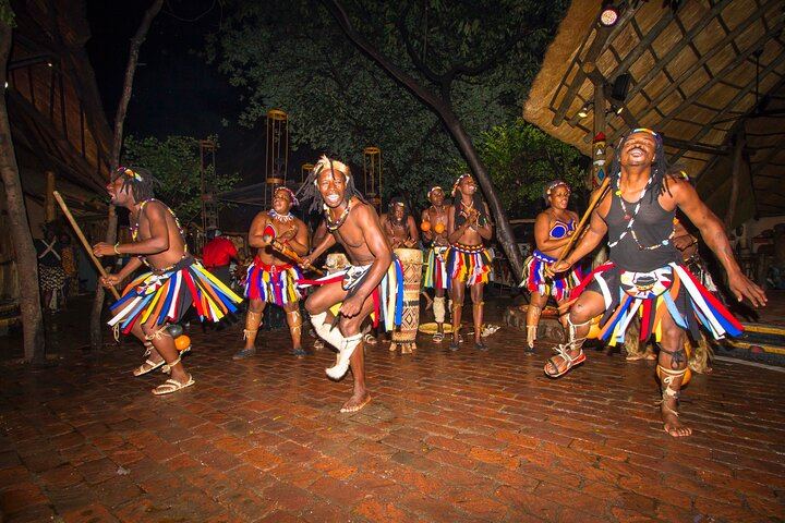 Victoria Falls and Chobe 4-Day Budget Safari With Boma Dinner and Drum Show (5/11)