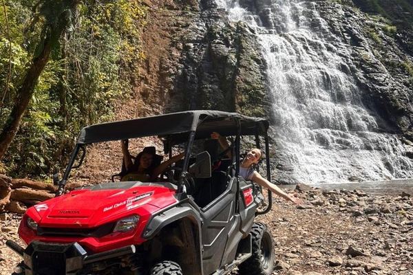 Half-Day 4x4 Jungle Safari from Jaco: Pura Vida Falls and Lunch at Paz del Campo