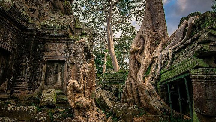 5-Day Angkor Temples, Roluos, Koh Ker, Beng Mealea and Kulen Waterfall Tour with Guide (2/8)
