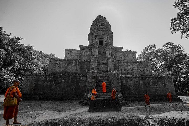 5-Day Angkor Temples, Roluos, Koh Ker, Beng Mealea and Kulen Waterfall Tour with Guide (3/8)