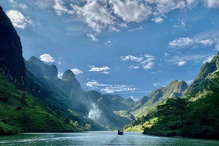 5-Day Ha Giang to Cao Bang Loop with Ma Pi Leng Pass, Pac Bo Cave and Ban Gioc (6/12)
