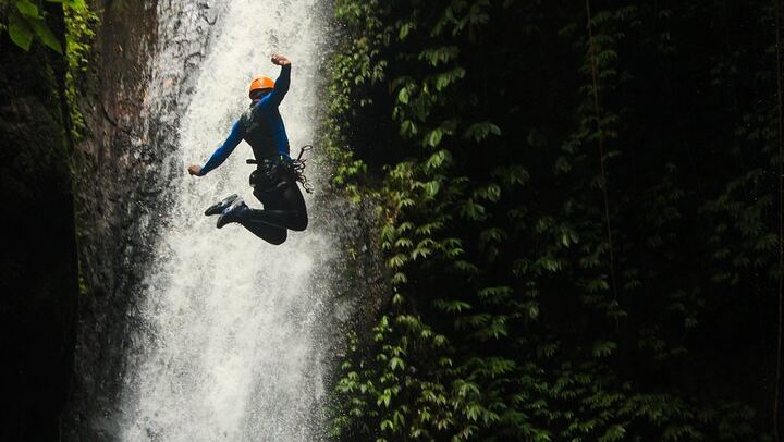 Aling Canyon Advanced Canyoning: 12 Rappels, 50 Meter Drop and Bat Cave (1/12)