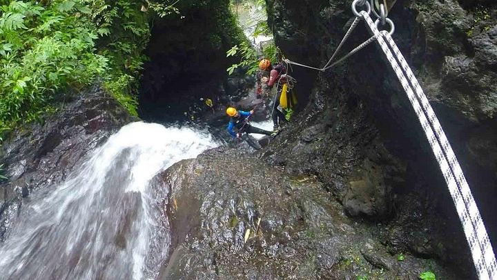 Aling Canyon Advanced Canyoning: 12 Rappels, 50 Meter Drop and Bat Cave (4/12)