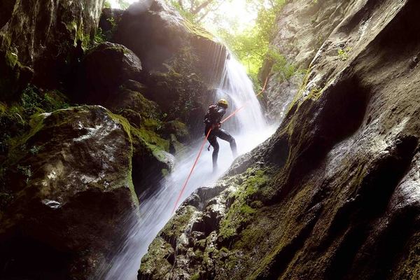 Aling Canyon Advanced Canyoning: 12 Rappels, 50 Meter Drop and Bat Cave