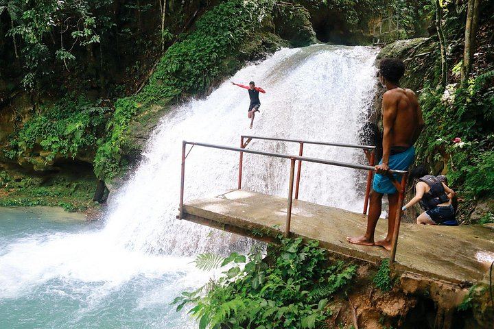 Blue Hole and Dunn's River Park Combo from Montego Bay Hotels, Entry Fees Included (7/12)