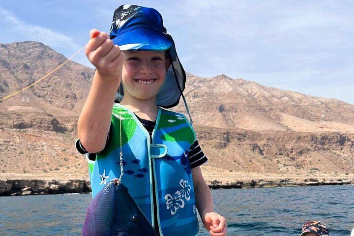 2-Day Private Wadi Shab Trip from Muscat with Tiwi Overnight and Morning Fishing Boat (3/12)