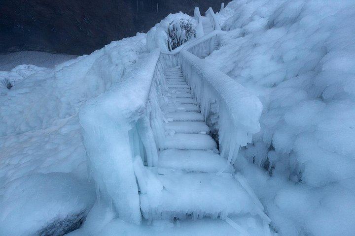2-Day Vatnajokull Crystal Ice Cave Tour with South Coast Stops and Overnight Stay (9/12)
