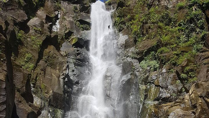 Advanced Waterfall Rappel Canyoning in Dominica with Extreme Dominica (2/6)