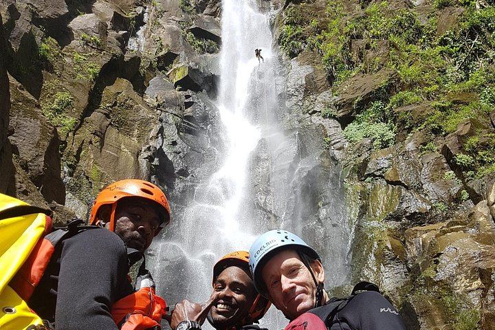 Advanced Waterfall Rappel Canyoning in Dominica with Extreme Dominica (1/6)