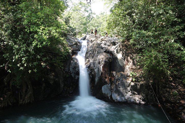Private Aling-Aling, Gitgit and Banyumala Waterfall Tour with Transport (1/3)