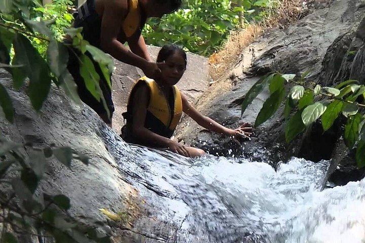 Private Aling-Aling, Gitgit and Banyumala Waterfall Tour with Transport (2/3)