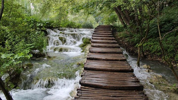 Luxury Plitvice Lakes Day Trip from Split or Trogir with Deer Valley Ranch Stop (2/9)
