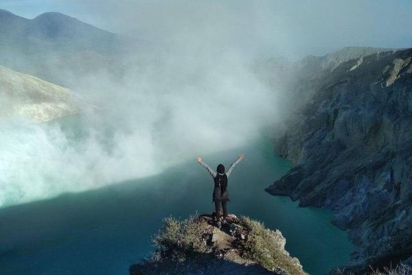 Three-Day Madakaripura Falls, Bromo Jeep Sunrise and Ijen Tour from Surabaya
