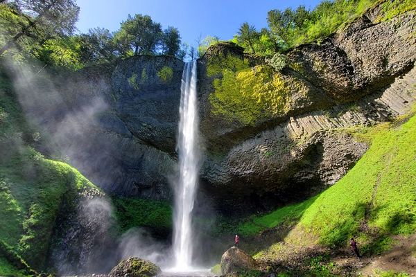 Half-Day Gorge Waterfalls Tour with Snacks, Drinks and Van Transfer, Portland