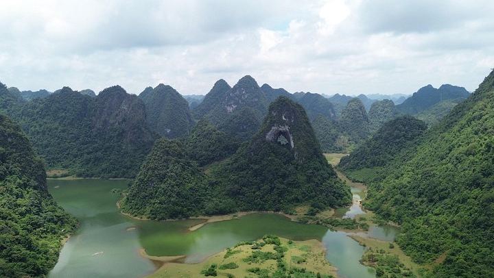 Small-Group Ban Gioc Waterfall Day Trip by Car with Craft Village and Angel Mountain (2/12)