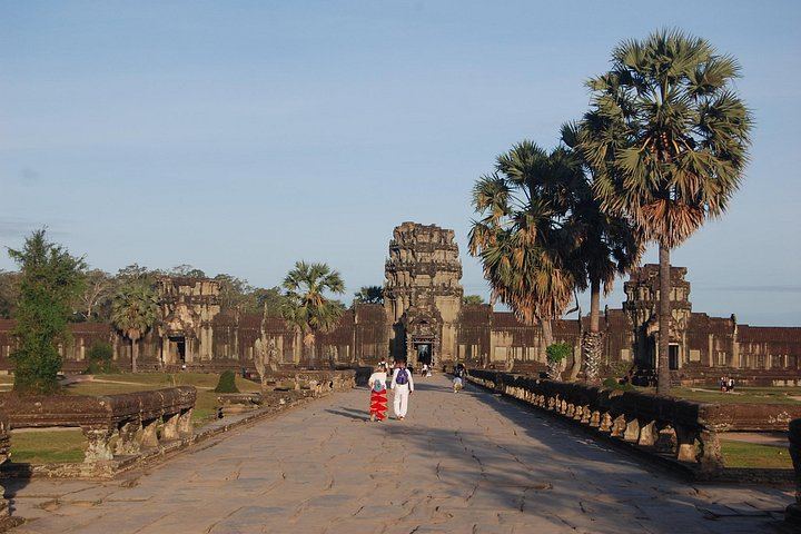 2-Day Angkor Thom, Angkor Wat, Banteay Srei and Kulen Mountain Tour with Sunset Stop (4/4)