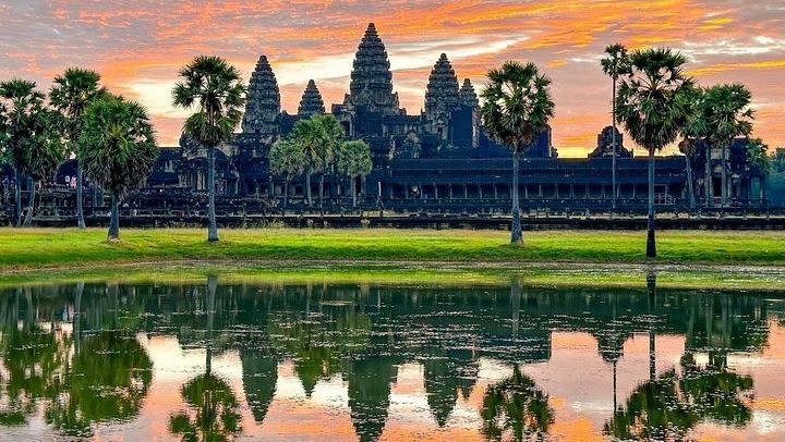 Private 2-Day Angkor Wat and Phnom Kulen Waterfall Tour with Banteay Srei and Bayon (1/5)
