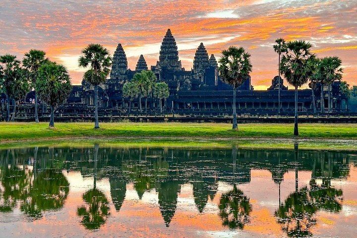 Private 2-Day Angkor Wat and Phnom Kulen Waterfall Tour with Banteay Srei and Bayon (1/5)
