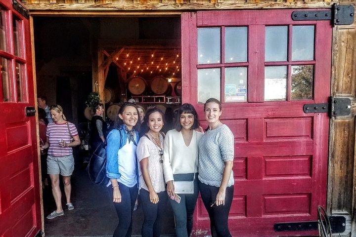 Eight-Hour Waterfalls and Wine Tour: Multnomah Falls, Hood River, Vineyards (5/12)