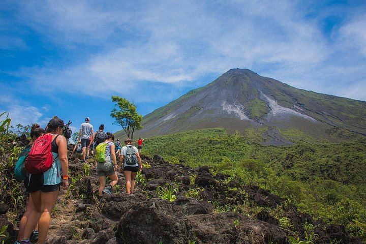 La Fortuna Waterfall, Arenal Ecological Park and El Choyin Hot River, Sloth Park Start (1/12)