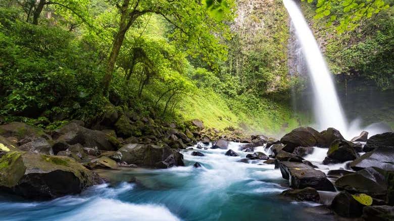 Arenal Volcano, Maleku Village and La Fortuna Waterfall Day with Hot Springs Soak (2/3)