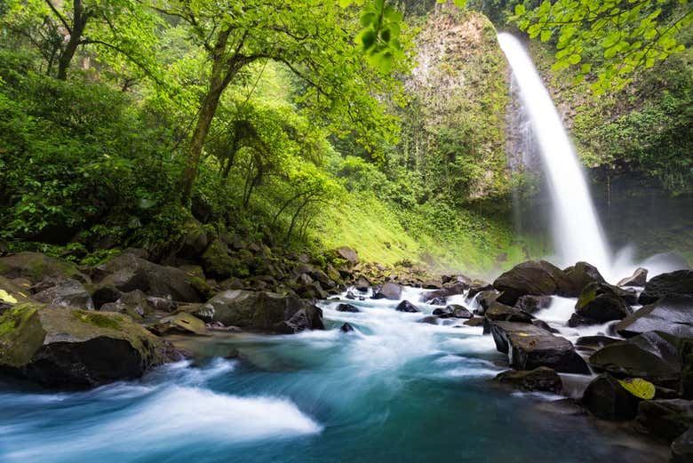 Arenal Volcano, Maleku Village and La Fortuna Waterfall Day with Hot Springs Soak (2/3)
