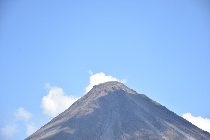 Private Arenal Day with Hanging Bridges, La Fortuna Waterfall, Volcano Hike and Lunch (1/12)