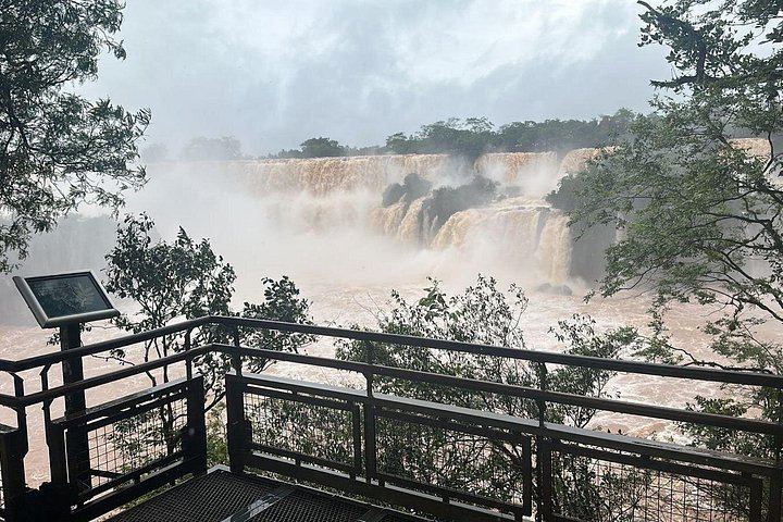 Iguazu Falls Private Day Tour in a New Vehicle, Foz do Iguacu and Puerto Iguazu (11/12)