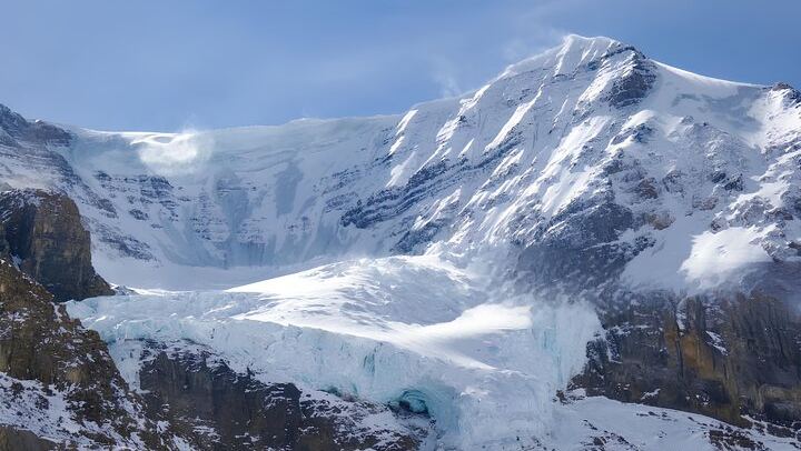 Small-Group Icefields Parkway Day Trip: Athabasca Falls and Abraham Lake Ice Bubbles (1/12)