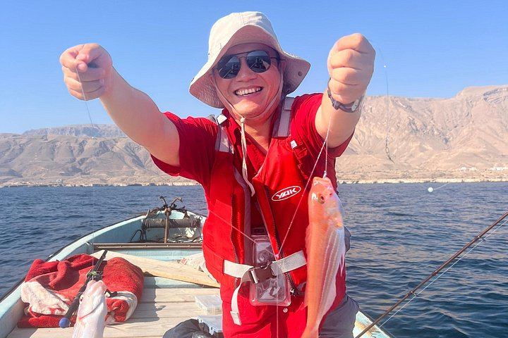 2-Day Private Wadi Shab Trip from Muscat with Tiwi Overnight and Morning Fishing Boat (1/12)