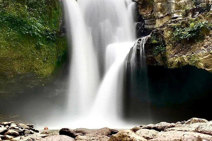 Ubud Private Waterfall Tour: Tukad Cepung, Kanto Lampo and Tegenungan With Tickets (4/12)