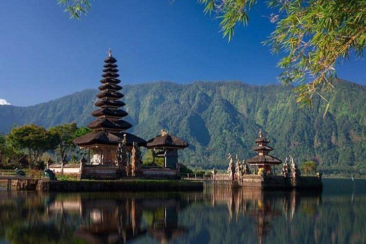 Private Sekumpul and Fiji Waterfall Day Trip with Ulun Danu Beratan Temple Stop (7/8)