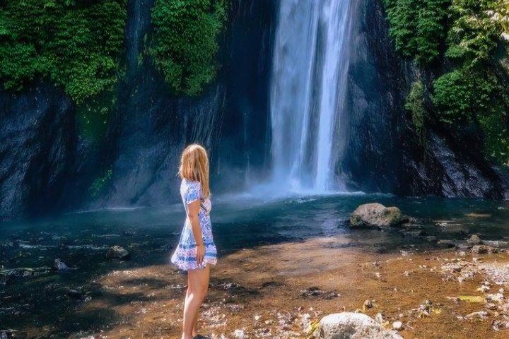 Private Hidden Waterfalls Day Trip with Lunch, Entrance Tickets and Pickup (8/12)