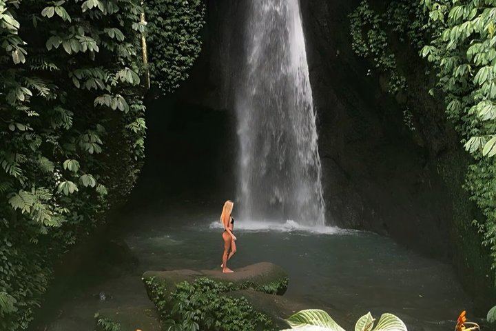 Private Hidden Waterfalls Day Trip with Lunch, Entrance Tickets and Pickup (12/12)