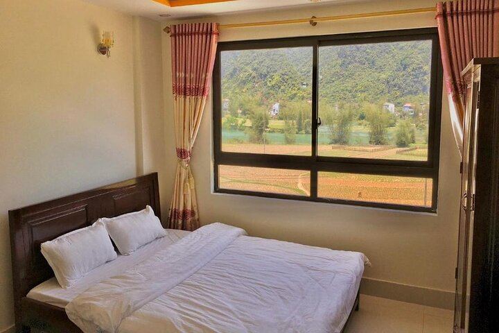 Ban Gioc Waterfall 2-Day Overnight Trip from Hanoi with Nguom Ngao Cave (10/12)