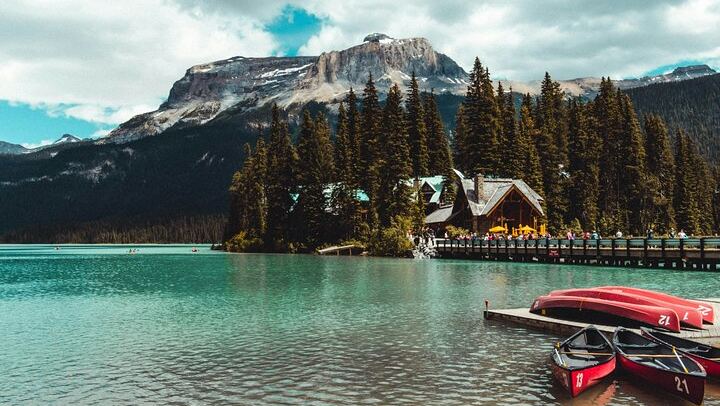 Banff and Yoho Day Tour: Lake Louise, Moraine Lake, Emerald Lake, Johnston Canyon (4/12)