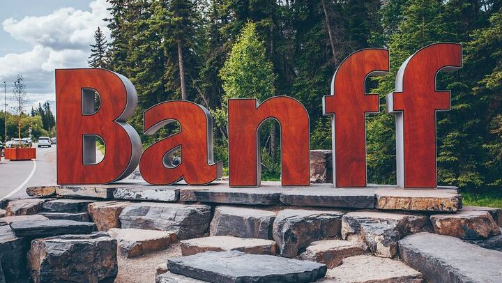 Banff and Yoho Day Tour: Lake Louise, Moraine Lake, Emerald Lake, Johnston Canyon (3/12)