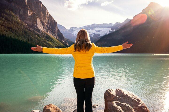 Banff and Yoho Day Tour: Lake Louise, Moraine Lake, Emerald Lake, Johnston Canyon (2/12)