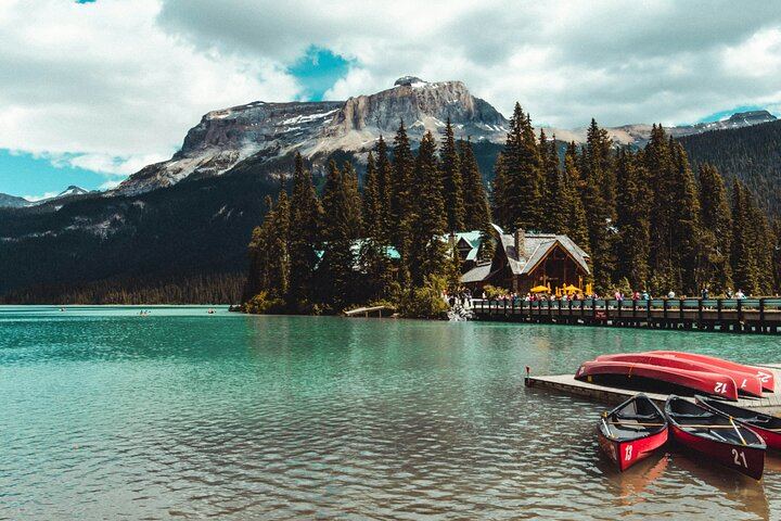 Banff and Yoho Day Tour: Lake Louise, Moraine Lake, Emerald Lake, Johnston Canyon (4/12)