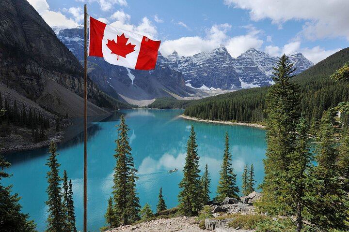 Banff and Yoho Day Tour: Lake Louise, Moraine Lake, Emerald Lake, Johnston Canyon (10/12)