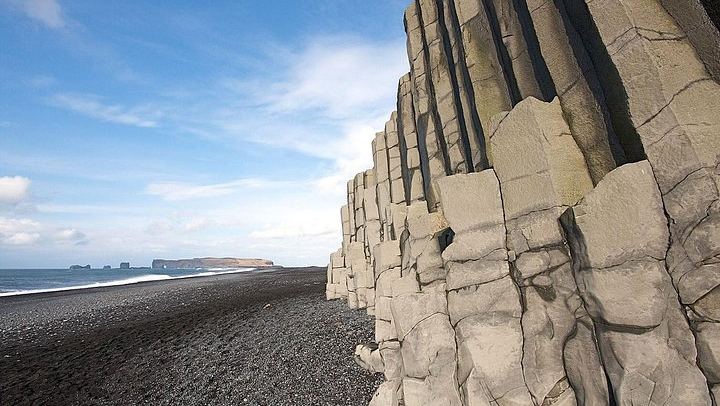 South Coast Day Tour with Volcano Commentary, Skógafoss and Reynisfjara Black Beach (2/12)