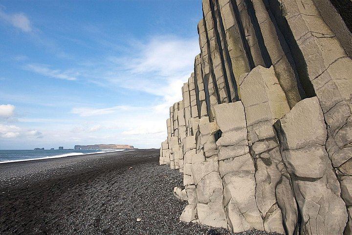 South Coast Day Tour with Volcano Commentary, Skógafoss and Reynisfjara Black Beach (2/12)